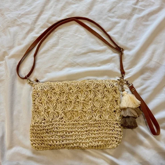 Straw Woven Crossbody & Wristlet Bag – Adjustable Strap 🌾🤎 - Picture 3 of 5
